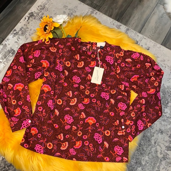 FIRM! NEW! Burgundy Floral Print Darted Shoulder Top - Picture 1 of 4